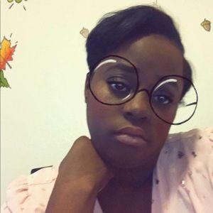 Meet your Posher, Antoinette